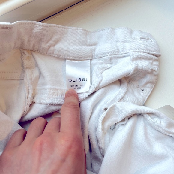 DL1961 Farrow Cropped High Rise Skinny White Jeans. Size 28 - Picture 6 of 6
